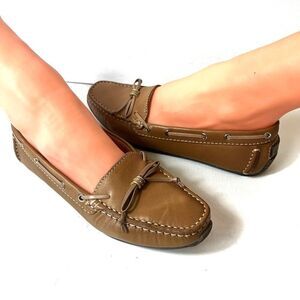 Clarks Artisan Womens Size 5M Comfort Casual Tan Leather Slip On Bow Flats Shoes